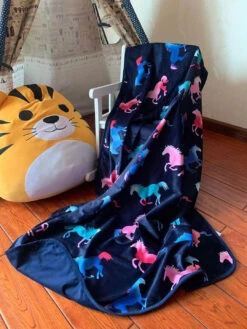 Kinderdecke Samt Pferd, Größe 100x150 Cm Von Pötter -Heimtextilien Verkauf mytoys collection kinderdecke samt pferd grosse 100x150 cm von potter 2